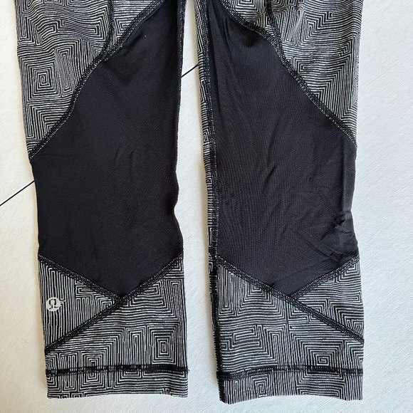 Lululemon Soulcycle Cropped Leggings White/Black Design w/ Mesh Detail Size 8 - Picture 4 of 16